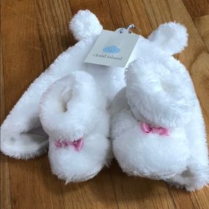 Hat  with ears and booties NWT